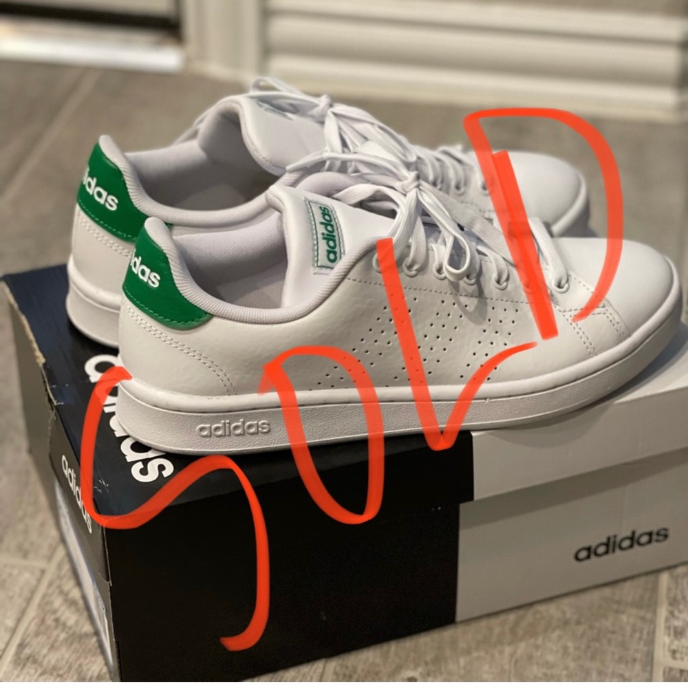 🎉SALE🎉 Like NEW Women ADDIDAS size 8 1/2